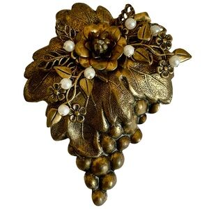 Vintage Signed Cara Stimmel Grapes Brooch Brassy Goldtone With Faux Pearls